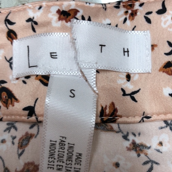 NWOT Halogen High Waisted Floral Lace Thigh High Slit Midi Skirt Size Small - Picture 8 of 9